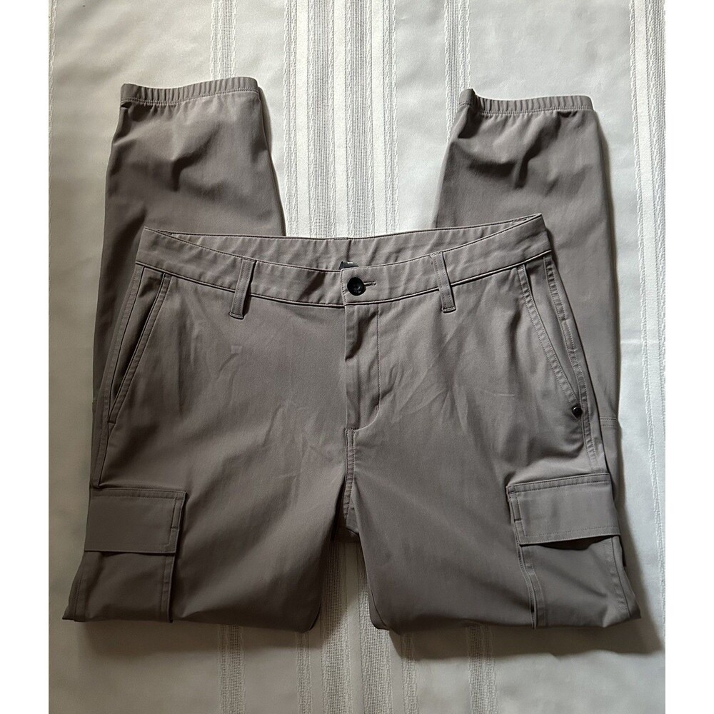 Vuori Meta Cargo Joggers Mens 32 Driftwood khaki Stretch Trousers Pants V451